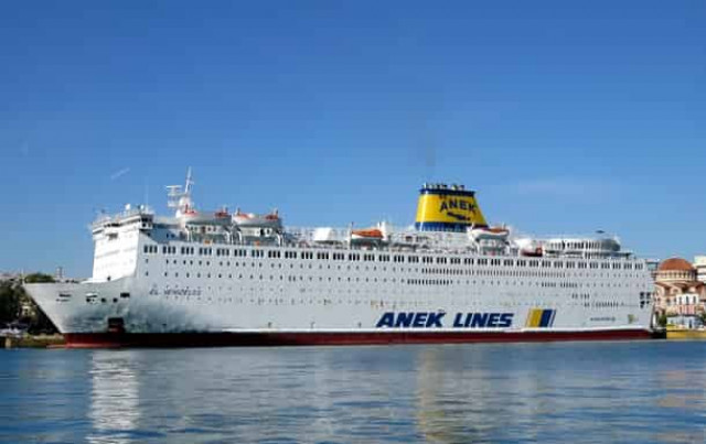 В Греции застряло судно с украинскими моряками