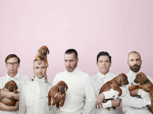 Гітаристи Rammstein поцілувалися на сцені і тепер їх можуть депортувати з Росії