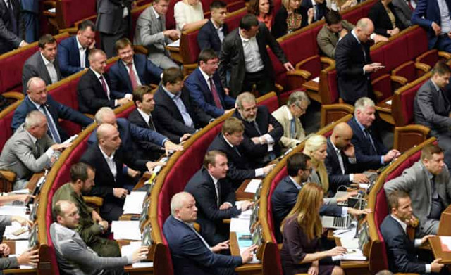 Сеанс массового финансового стриптиза украинских чиновников