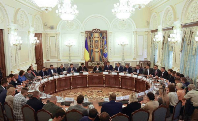 Farmland sale moratorium must be lifted before Dec 1. Zelensky says


