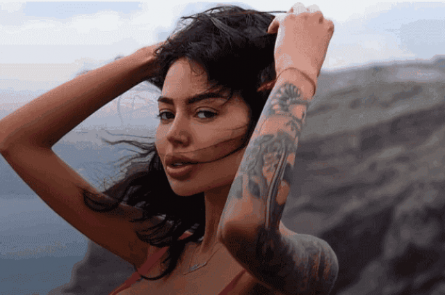 Горячая украинская Кардашьян примеряла мультяшный образ: детям лучше не смотреть (ФОТО)