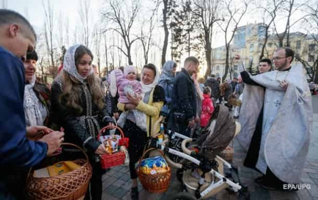 Кабмин запретил празднование Пасхи
