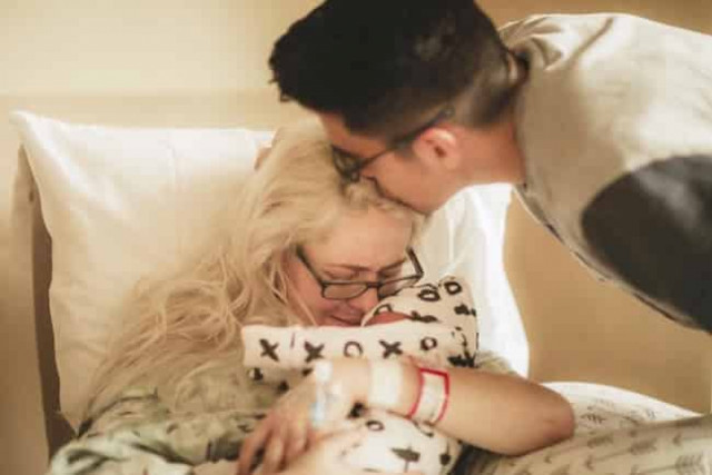 Жінка без ознак життя народила здорову дитину: фото