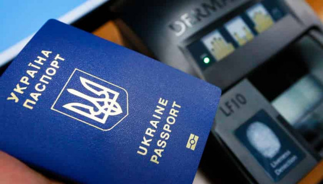 Канада закроет въезд украинцам Донбасса по российским паспортам