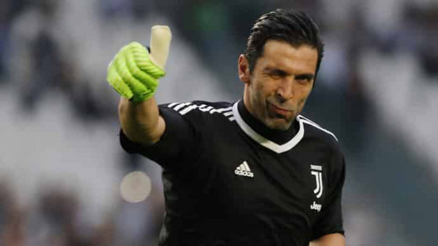 Легендарный вратарь Буффон вновь играет за «Ювентус»