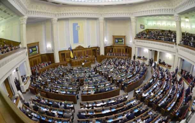 Рада прийняла дві із 3000 правок в закон про землю