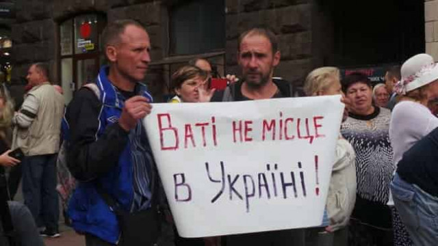 Під офісом Нацради побилися противники і захисники телеканалу NewsOne (ФОТО)