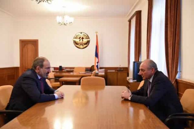 Никол Пашинян обсудил в Карабахе вопросы повышения боеготовности армии
