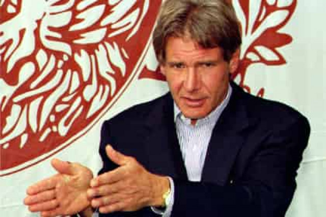 Актер Харрисон Форд пострадал при пилотировании ретро-самолета
