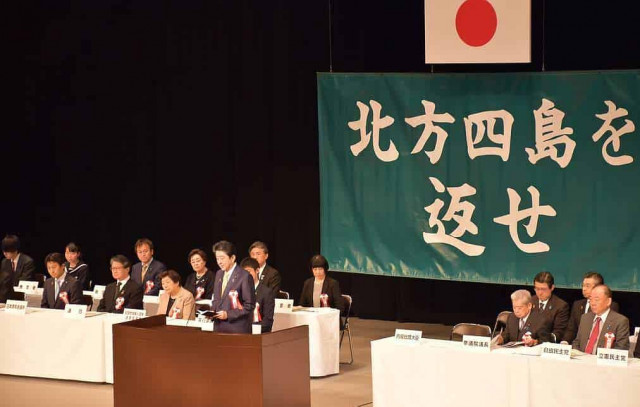 Japanese prime minister vows to resolve territorial dispute over Kuril Islands
