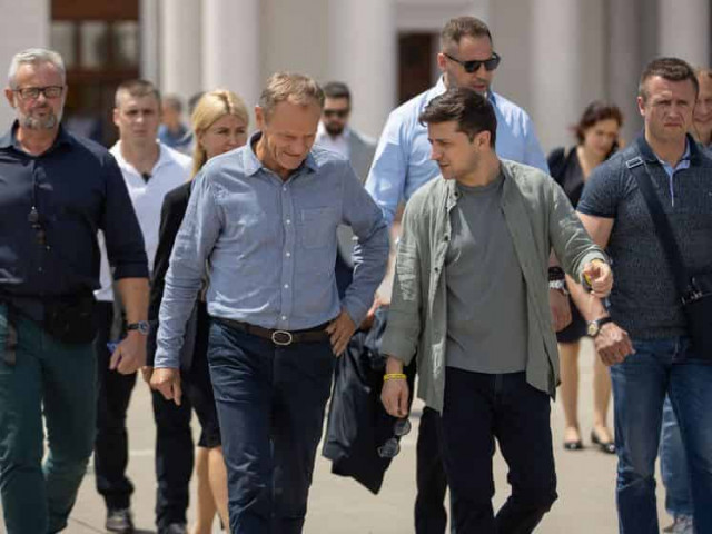 Зеленский и Туск провели совещание в Станице Луганской