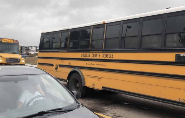 Двое учеников открыли огонь в школе Колорадо: есть жертвы