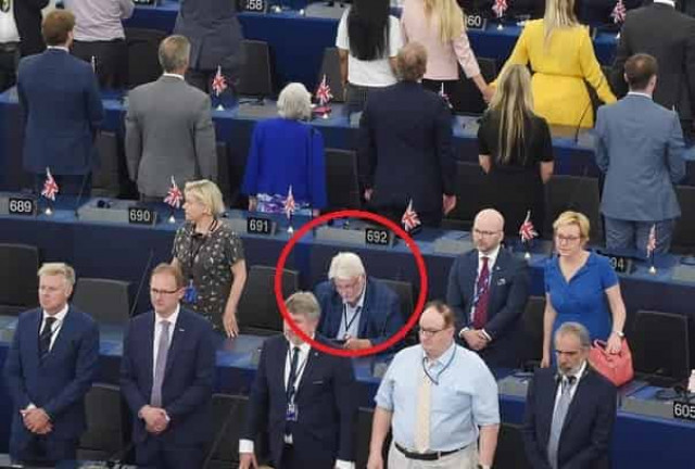 Экс-глава МИД Польши отказался вставать во время исполнения гимна Европы
