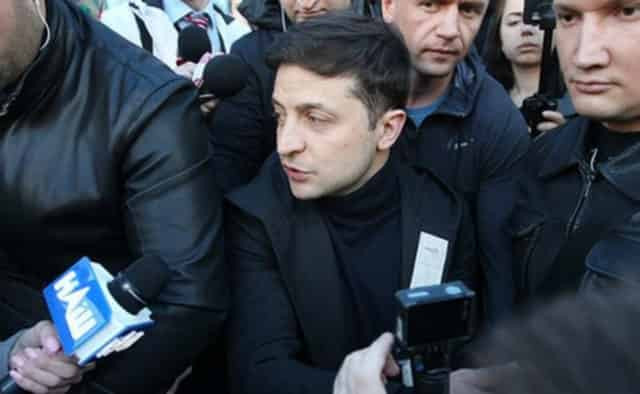 Зеленський таємно покинув Україну: в Офісі президента відмовчуються