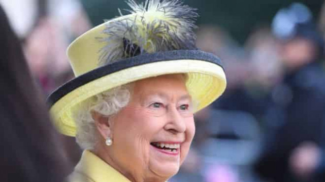 Кто одевает британскую королеву 