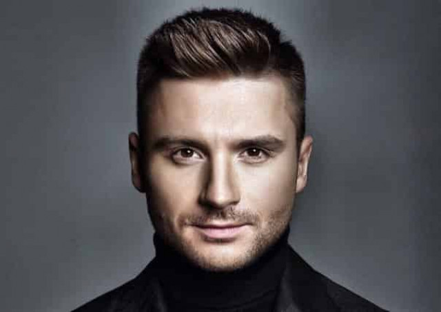 Лазарев потерял сознание во время концерта в Петербурге
