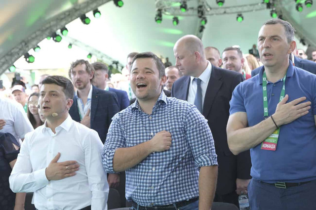 Стало известно, с кем Зеленский принимает государственные решения