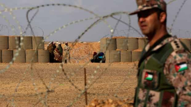 Russia, Syria warn food and water drying up in Rukban refugee camp
