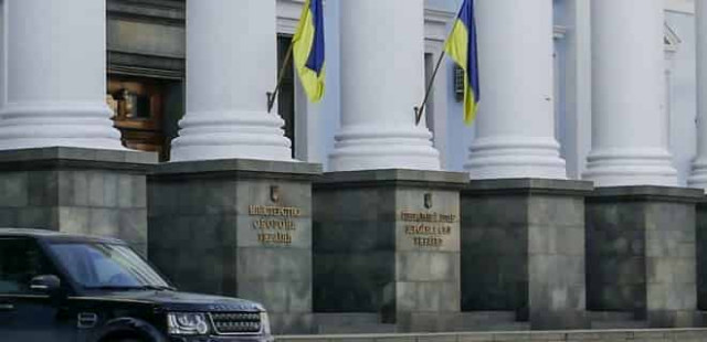 Главный юрист Минобороны с сообщниками вымогал у бизнеса 30 тыс долларов 