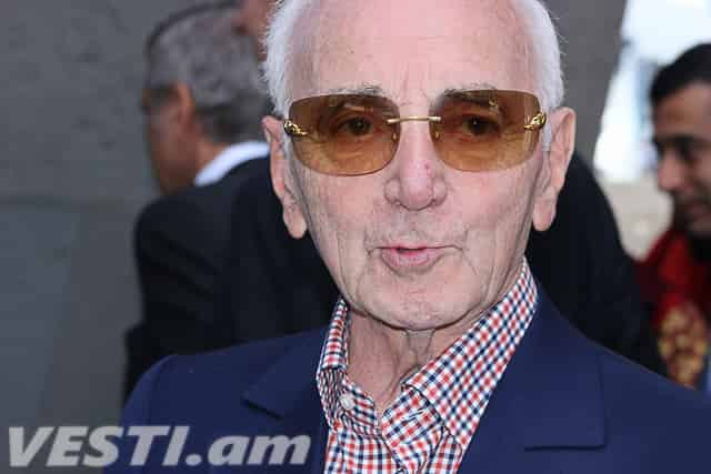 Шарль Азнавур попал в больницу
