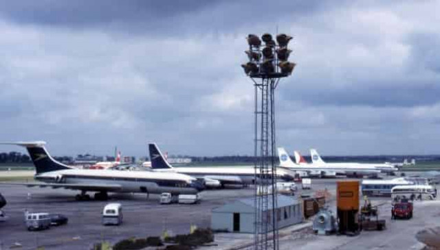 Бенксі намалював нове графіті в аеропорту Хітроу: фото