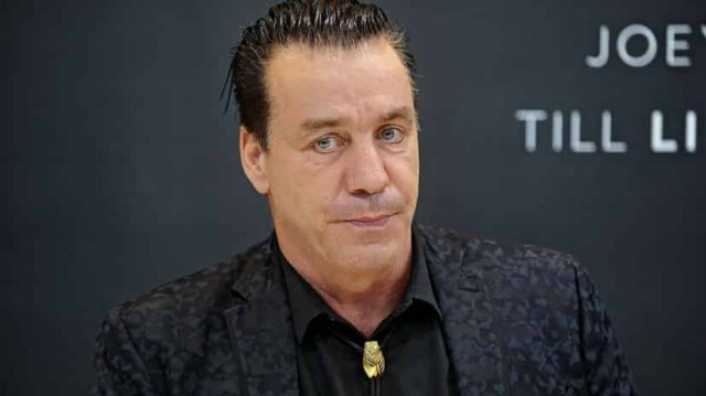 Вокалист Rammstein сломал поклоннику челюсть — СМИ
