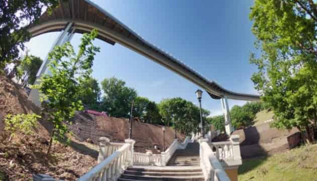 Прокуратура расследует строительство стеклянного моста в Киеве