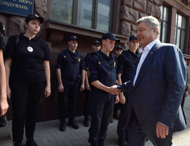Poroshenko arrives in State Bureau of Investigation HQ for questioning (Photo)
