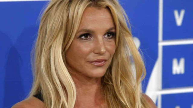 Бритни Спирс вышла из здания суда босиком