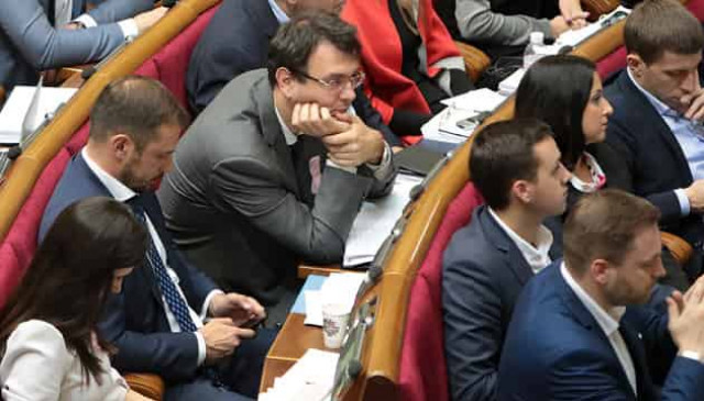 Parliament extends law on special status of Donbas for a year