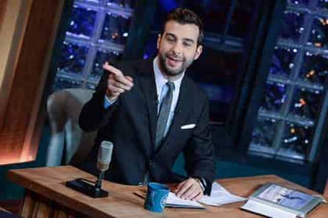 Ургант обсмеял Кашпировского после жалобы в суд на коллаж с котом
