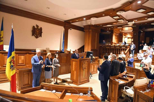 Кризис в Молдове: старое правительство согласилось уйти в отставку