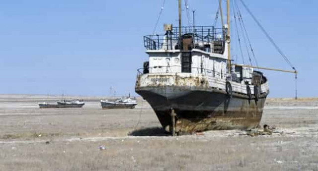 Казахстан и Узбекистан проведут границу по высохшему дну Арала