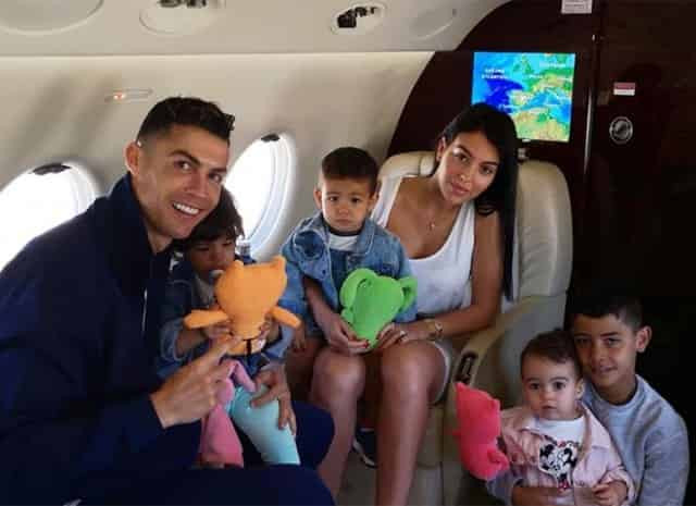 Криштиану Роналду показал своих подросших близнецов
