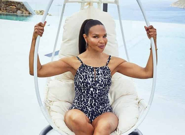 67-річна мама Наомі Кемпбелл знялася в рекламній кампанії бікіні