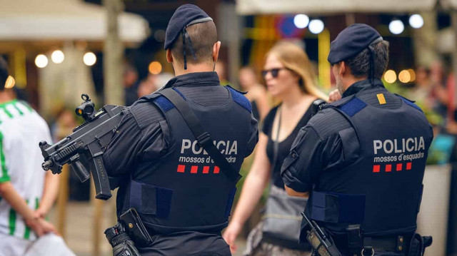 Полиция Испании будет проверять телефонные данные граждан