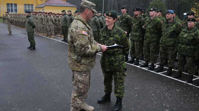 Канада отправит военных 