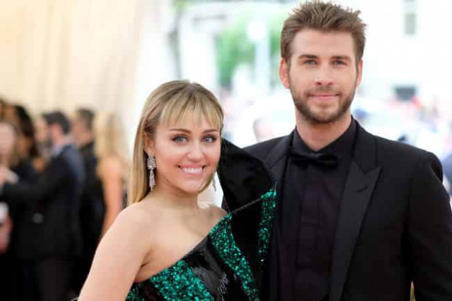 Измены и наркотики: известны скандальные подробности развода Майли Сайрус