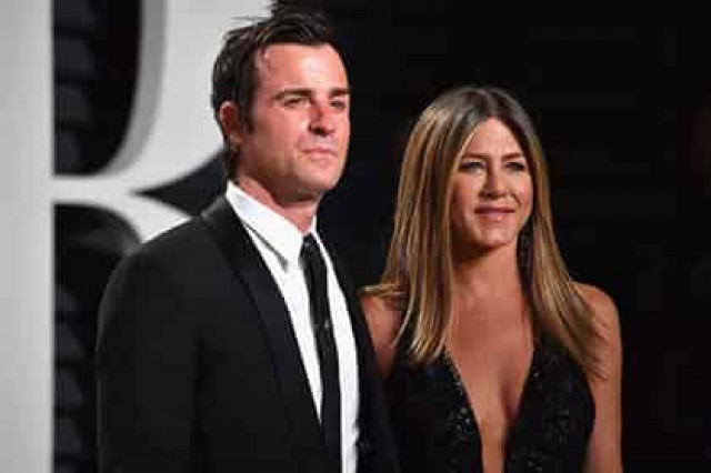 Дженнифер Энистон объявила о разводе со звездой «Оставленных»
