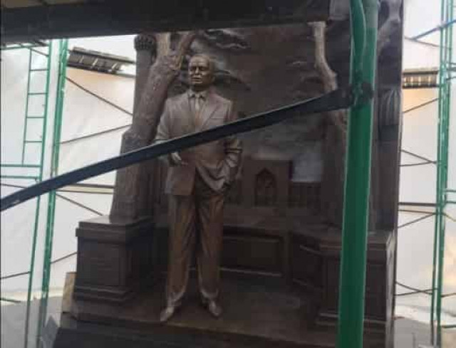 В Москве тайно установили памятник Исламу Каримову