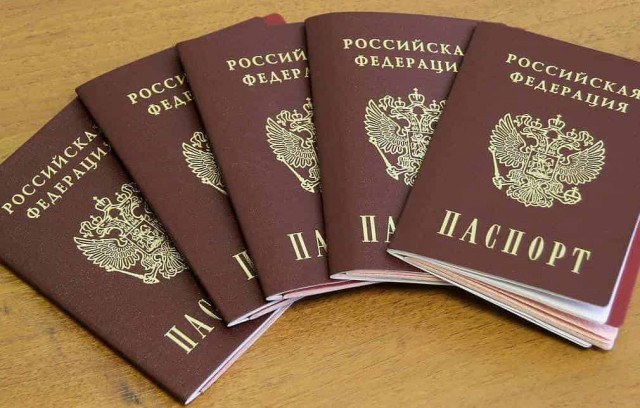 Group of former Crimeans file applications for Russian passport under simplified terms