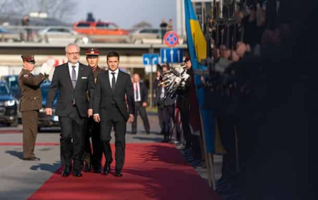 Зеленський купив для прес-служби атлас після конфузу з Латвією