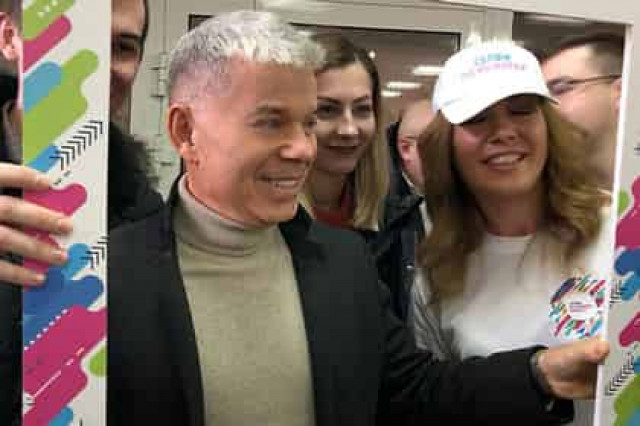 Олимпийские чемпионы и артисты проголосовали на выборах президента
