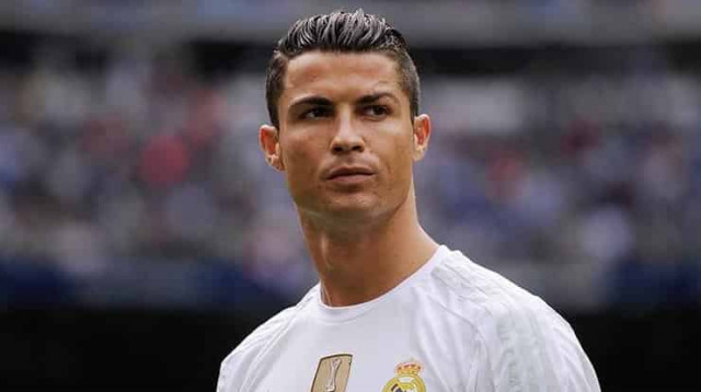 Криштиану Роналду с семьей вернулся с отдыха (фото)
