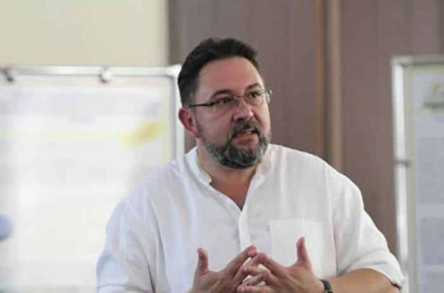 Тотальна мобілізація і наступ: радник президента розповів про плани Зеленського по Донбасу