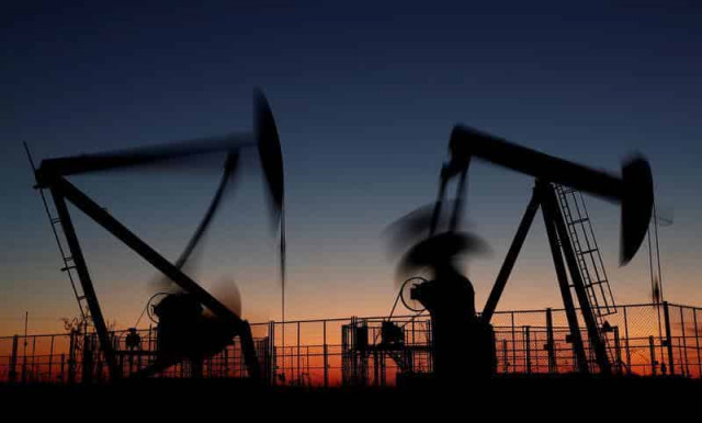Oil prices hold steady on hopes trade tensions could ease
