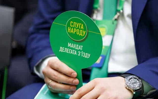 КИУ: В Слуге народа официально никто не работает