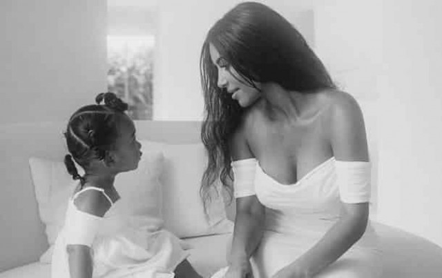 Кардашьян напугала Сеть игрой ее дочери со змеей