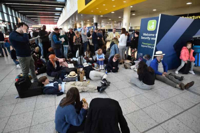 British police arrest 2 over drone disruption at Gatwick airport