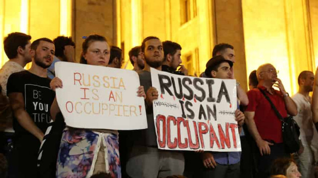 В Тбилиси запретили показывать кино на русском языке 